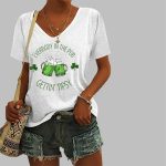 Women's St. Patrick's Day Funny Everybody In The Pub Gettin' Tipsy V-Neck Tee