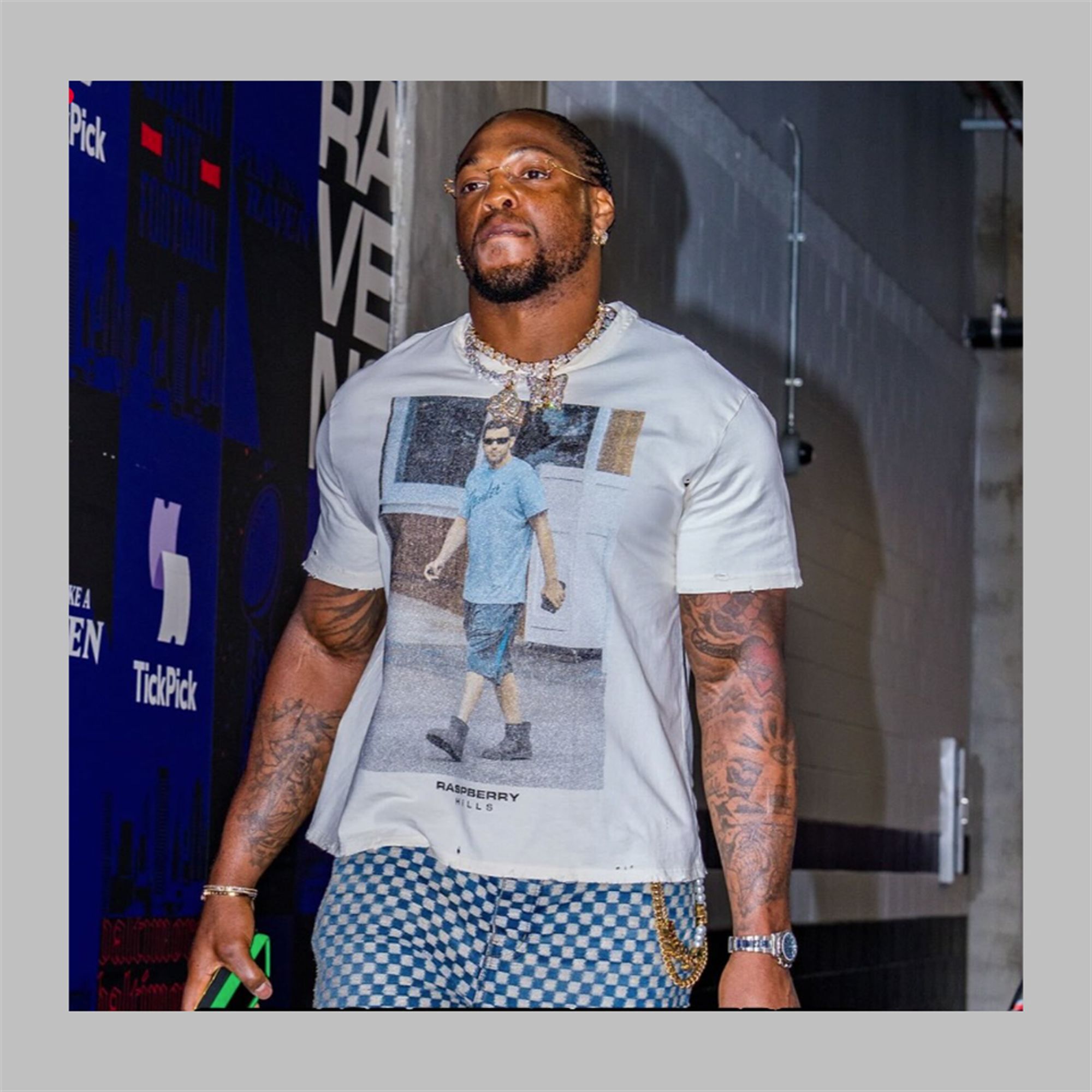 Derrick Henry Raspberry Hills Adam Sandler Shirt 8 10 Derrick Henry Raspberry Hills Adam Sandler Shirt 8 10