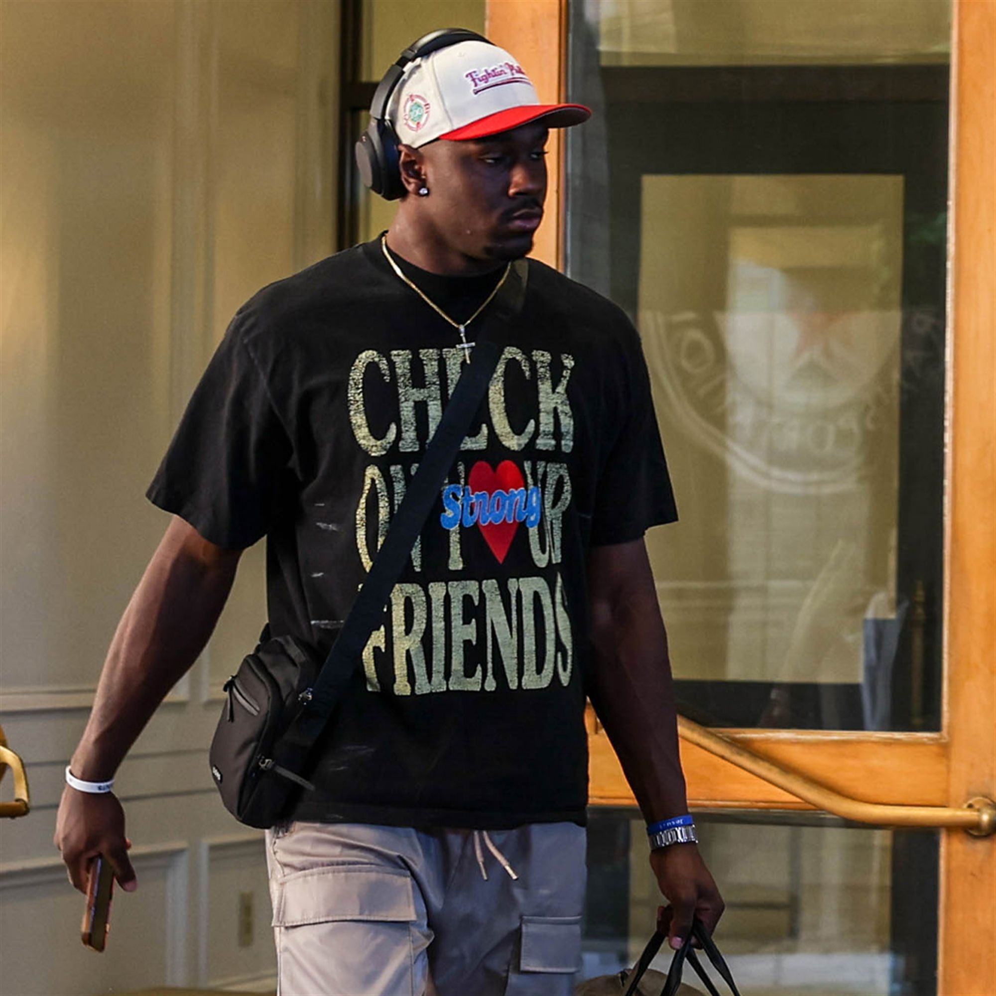 8 Eagles Jalyx Hunt Check On Your Strong Friends Shirt 2