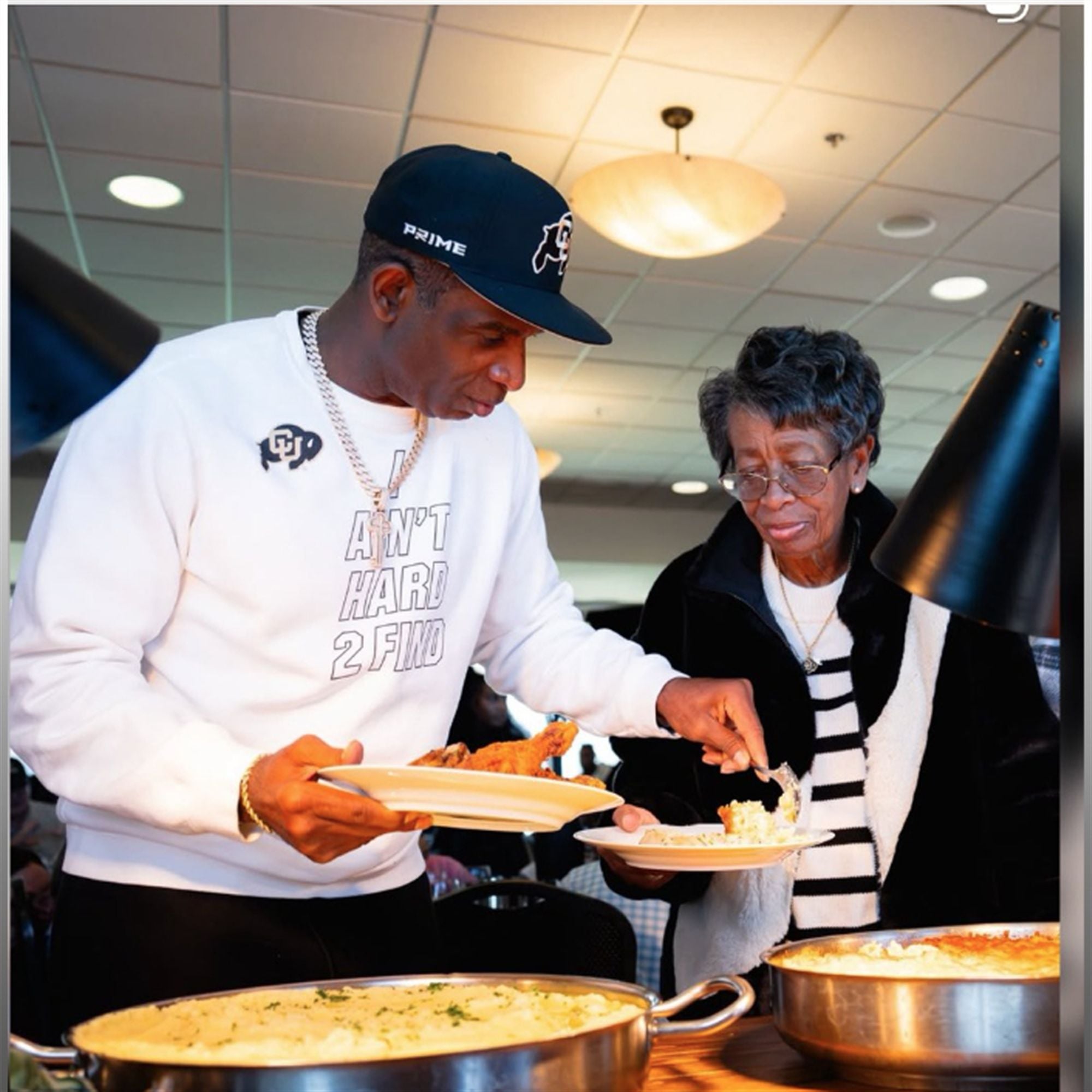 Deion Sanders Buffaloes I Ain't Hard 2 Find Shirt Deion Sanders Buffaloes I Ain't Hard 2 Find Shirt