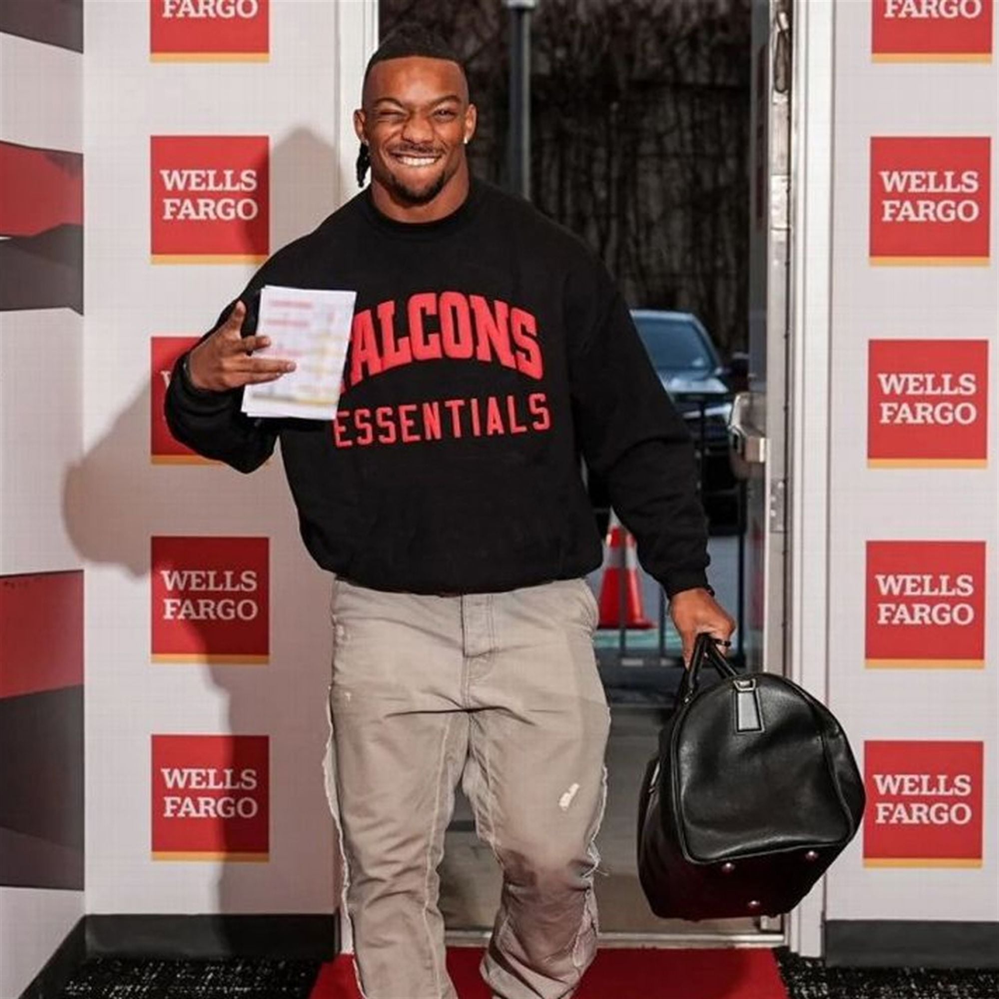 Bijan Robinson Falcons Essentials Sweatshirt 2 8