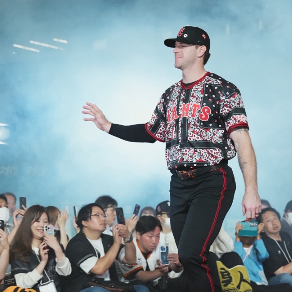 2026 Yomiuri Giants Uniform Jersey 2 2026 Yomiuri Giants Uniform Jersey 45