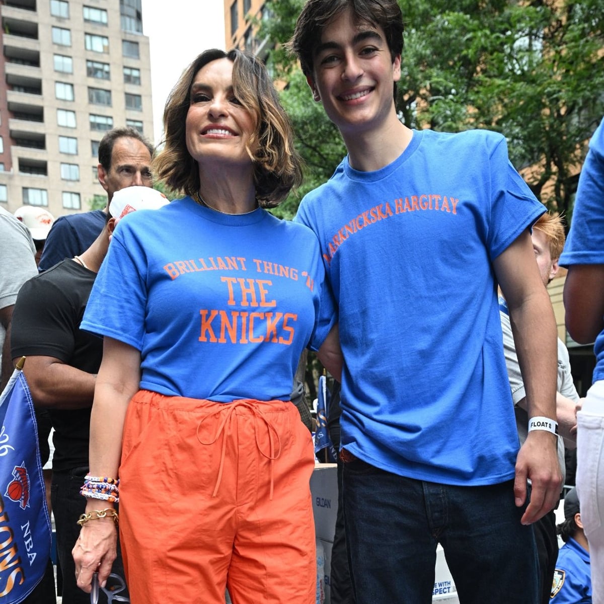 5 Mariska Hargitay Brilliant Thing 11 The Knicks Shirt 5 Mariska Hargitay Brilliant Thing 11 The Knicks Shirt